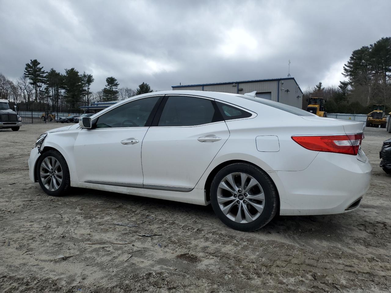2014 Hyundai Azera - Image 2