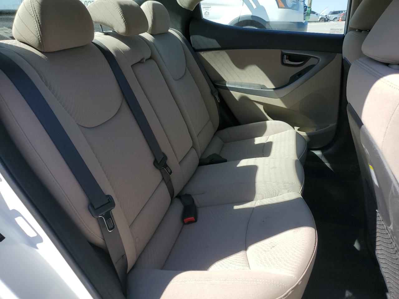 2014 Hyundai Elantra - Image 10