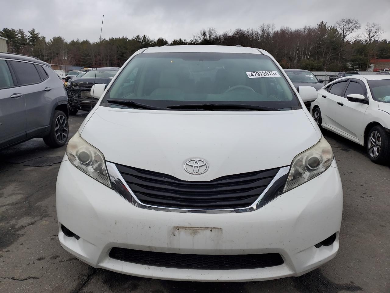2013 Toyota Sienna - Image 5
