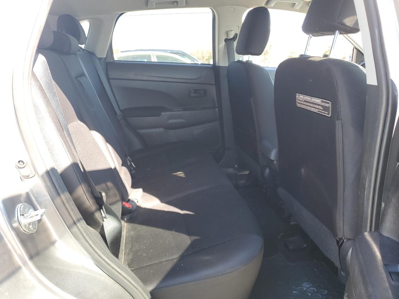 2015 Mitsubishi Outlander - Image 11