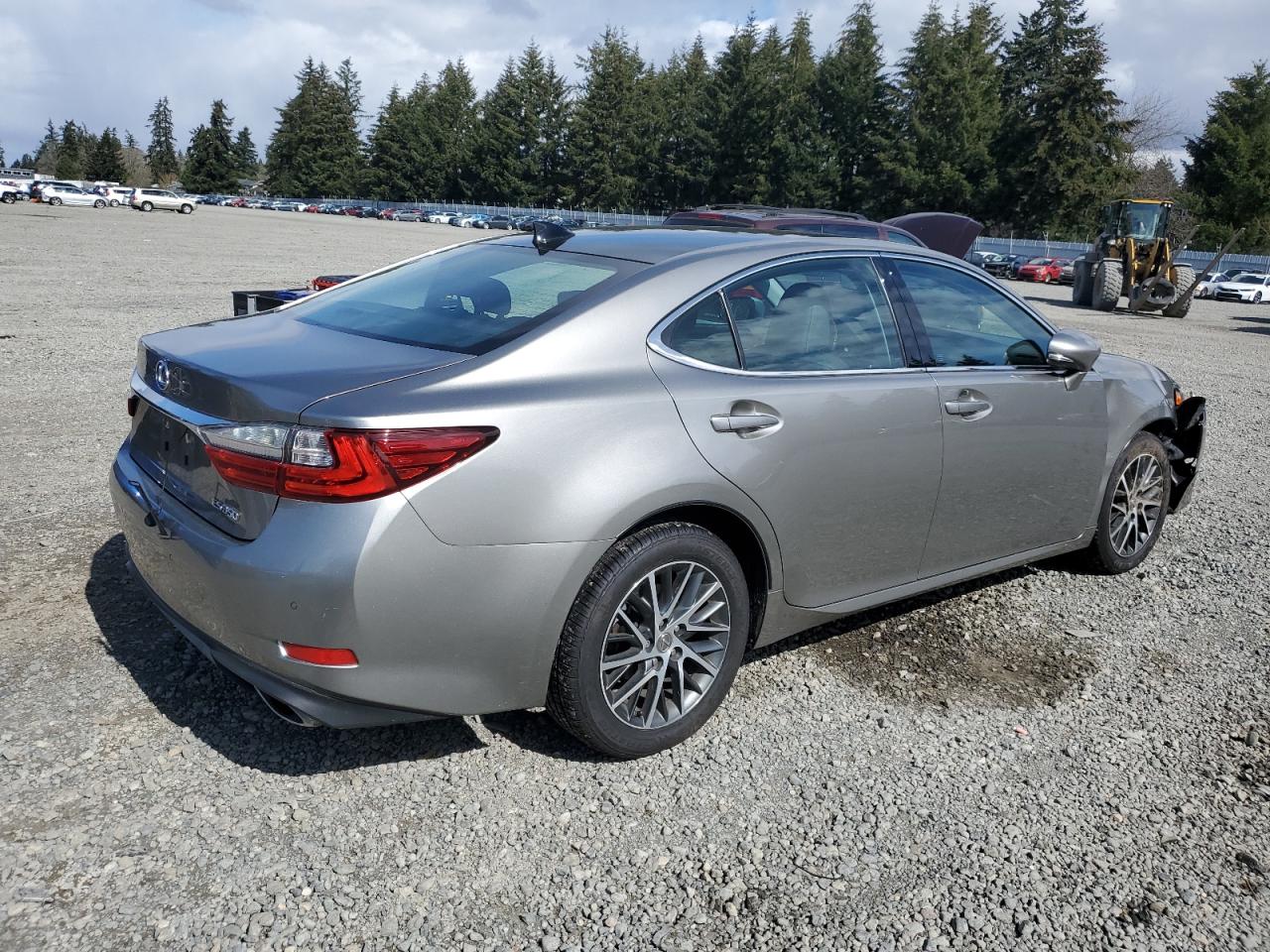 2017 Lexus ES - Image 3