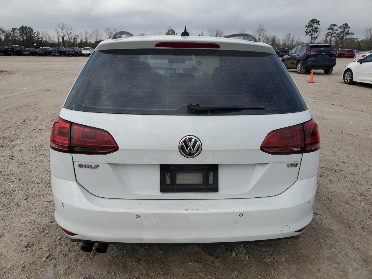2015 Volkswagen Golf - Image 6