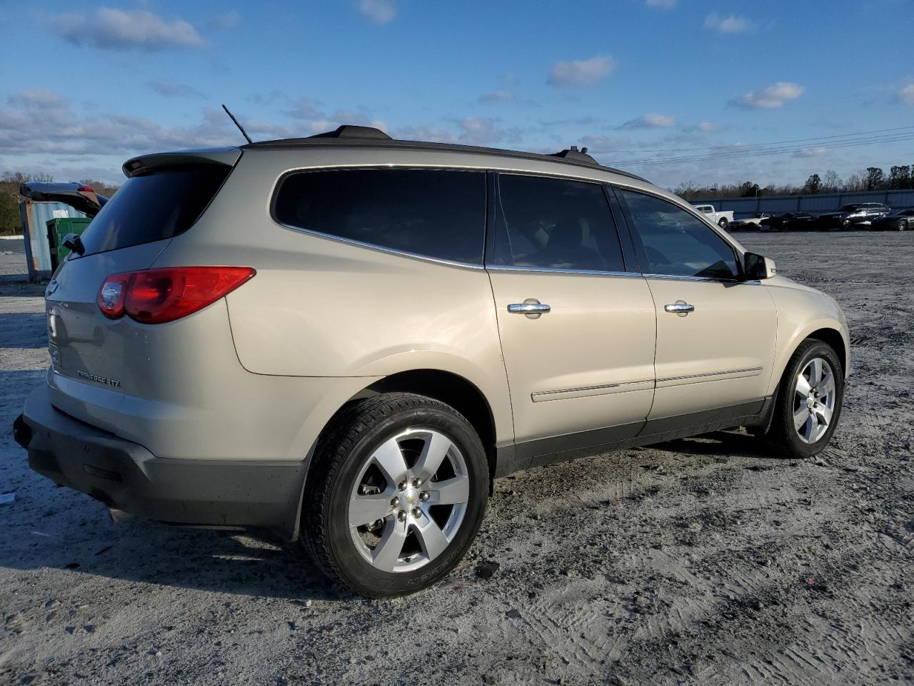 2011 Chevrolet Traverse - Image 3