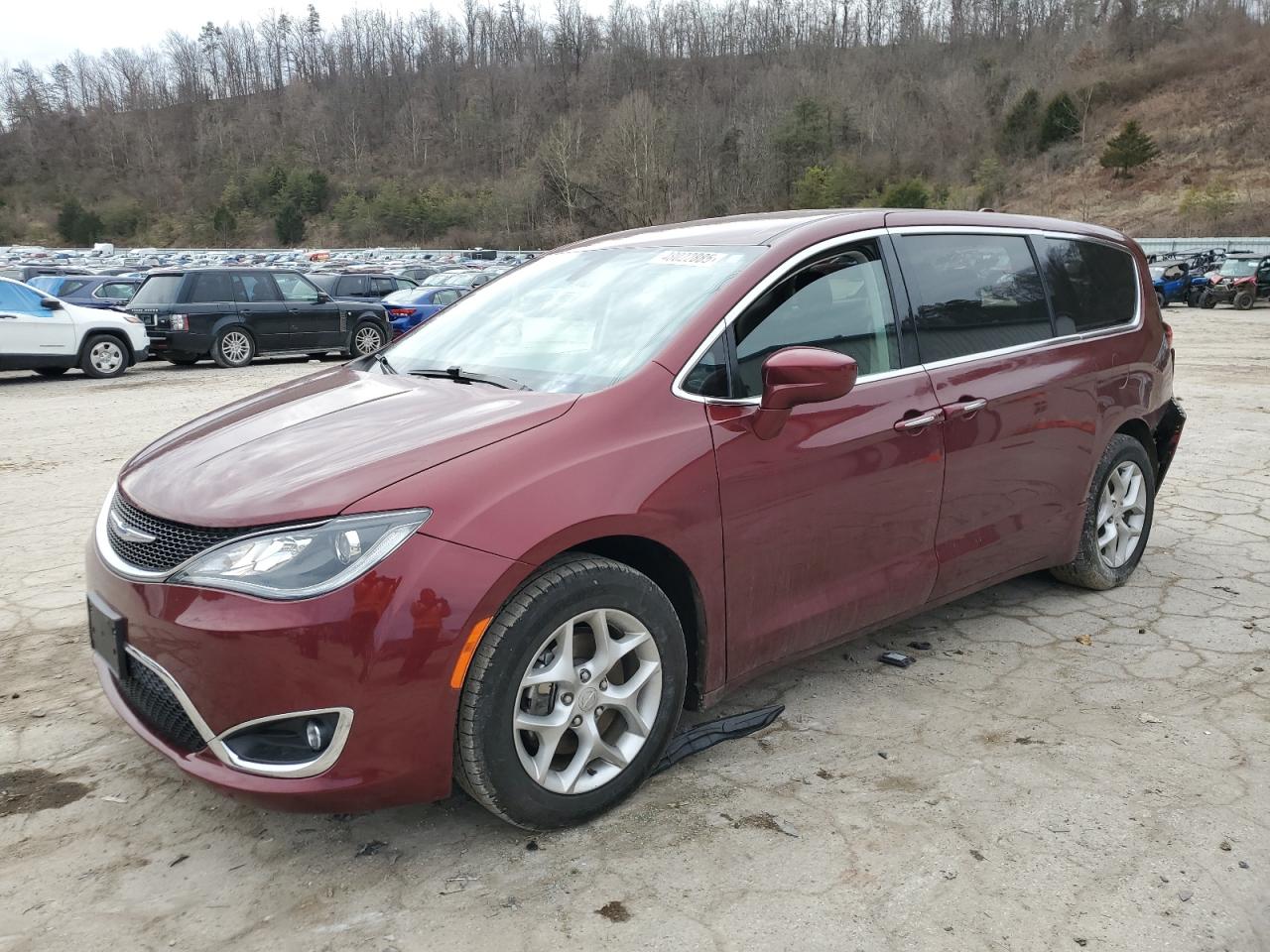 2019 Chrysler Pacifica Touring Plus na sprzedaż w Hurricane, WV - Rear End