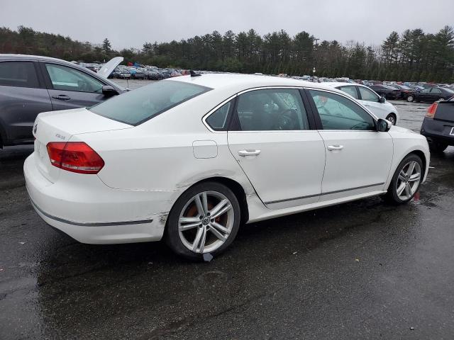 Sedans VOLKSWAGEN PASSAT 2015 Biały
