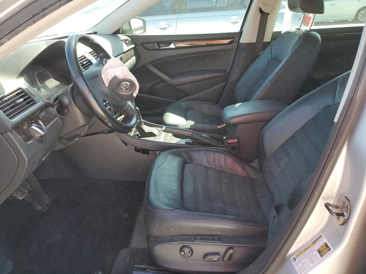 2014 Volkswagen Passat - Image 7