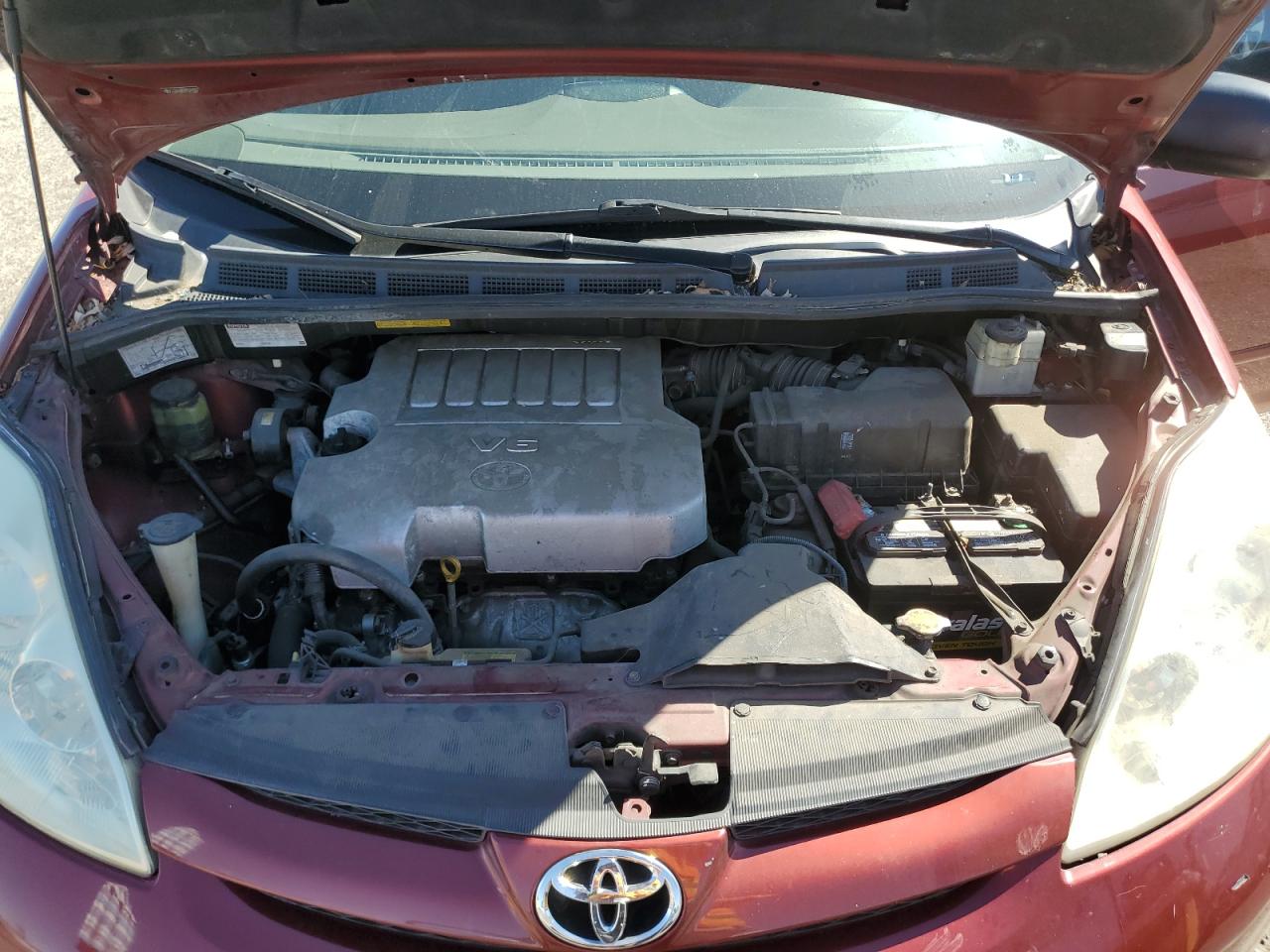 2010 Toyota Sienna - Image 12