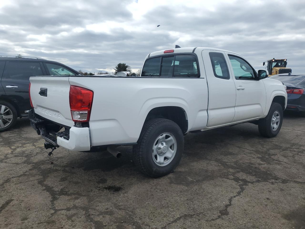 2017 Toyota Tacoma - Image 3