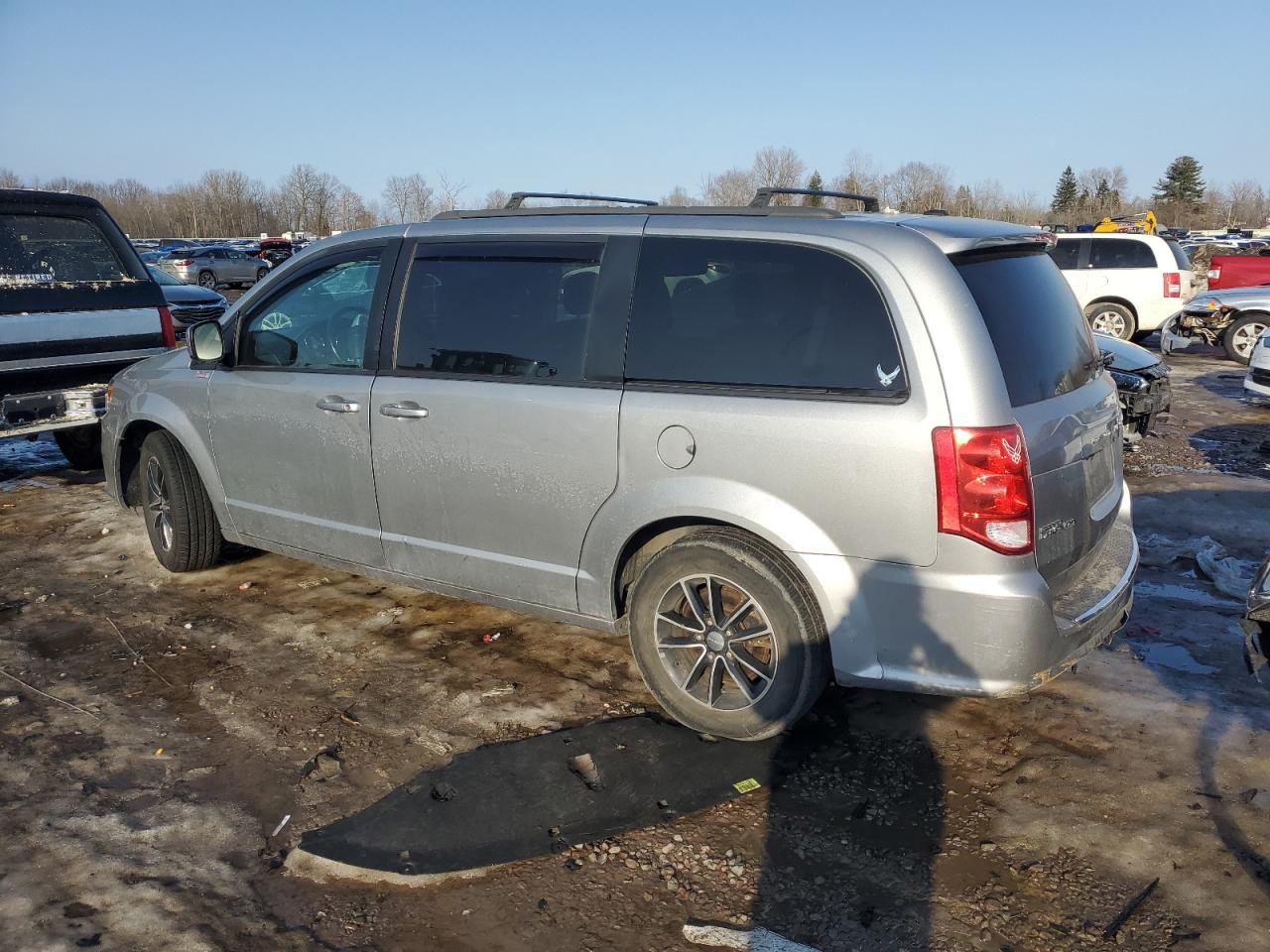 2018 Dodge Caravan - Image 2