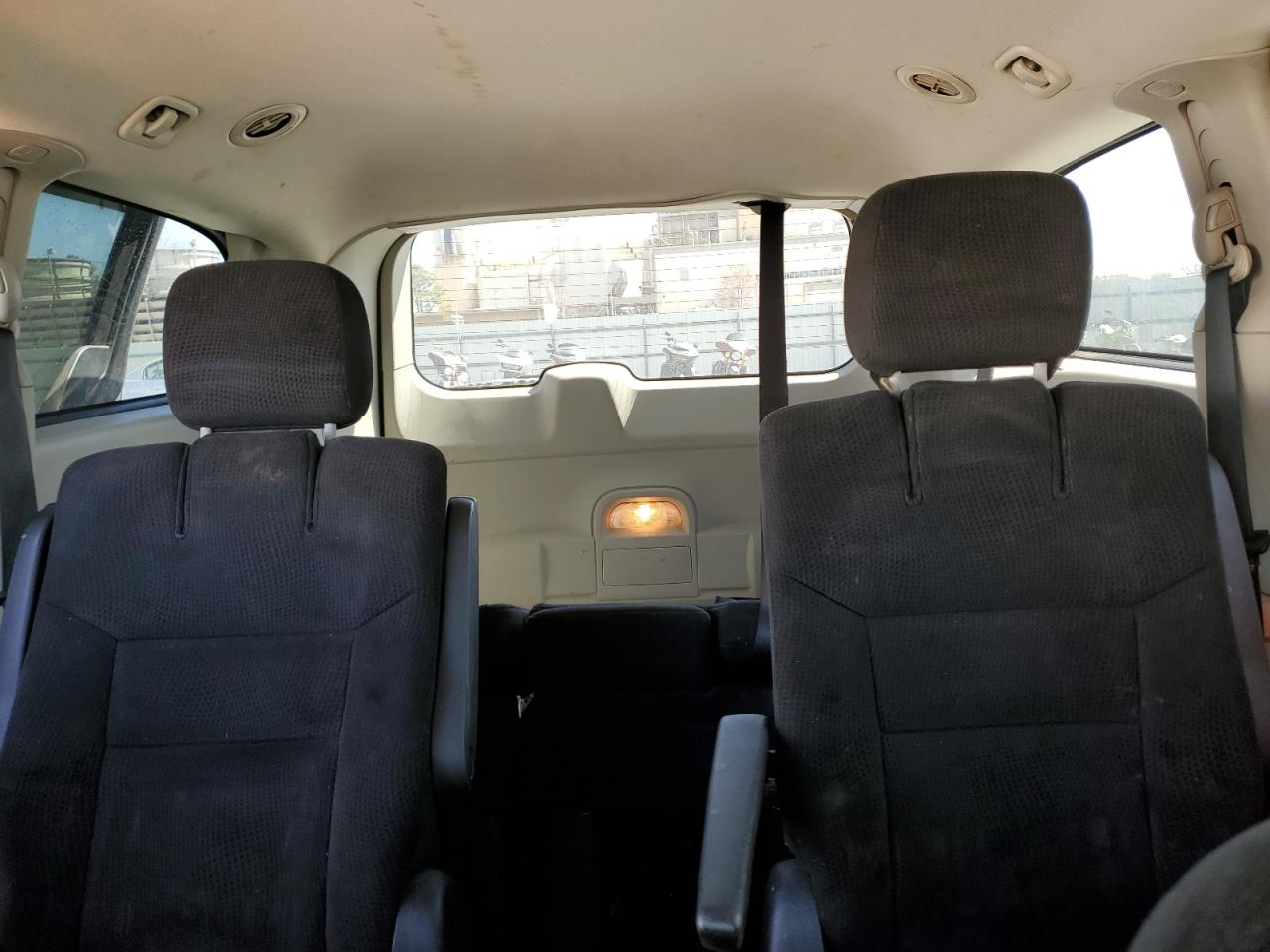 2015 Dodge Caravan - Image 10