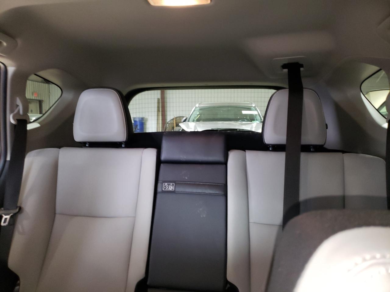 2017 Toyota RAV 4 - Image 10