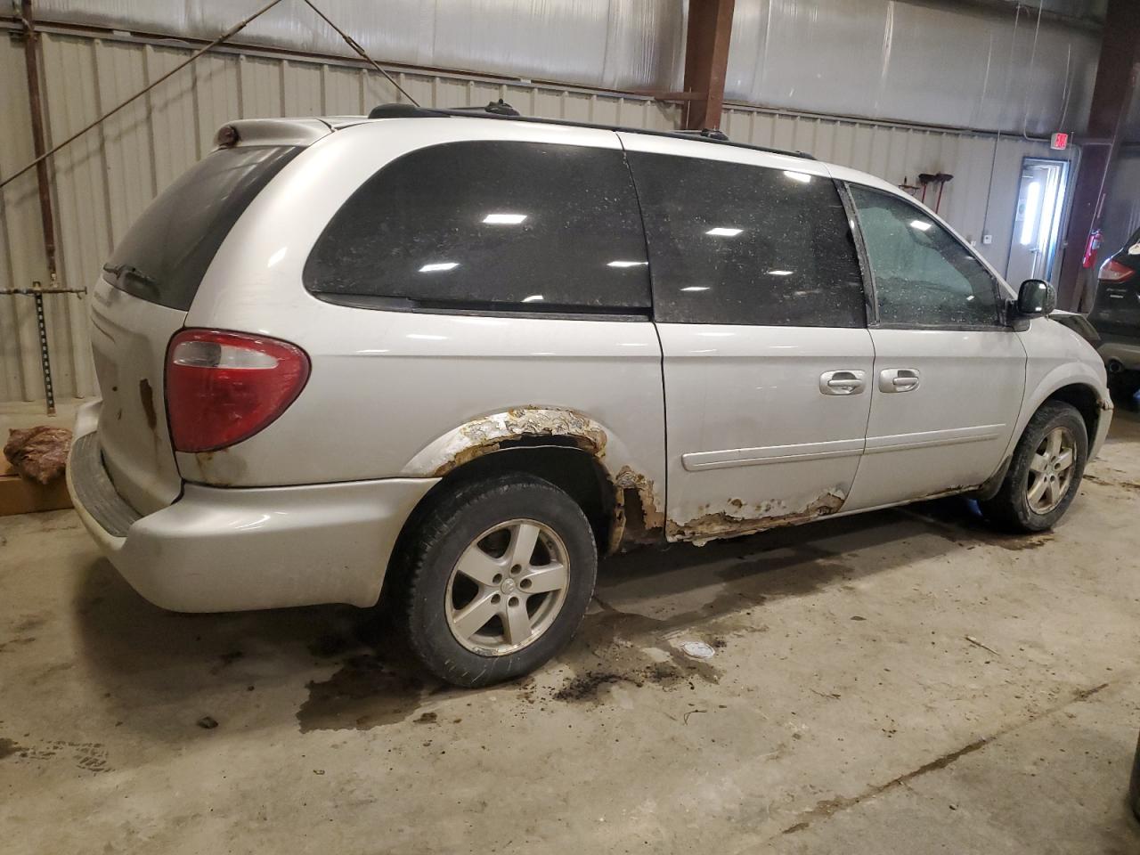 2005 Dodge Caravan - Image 3