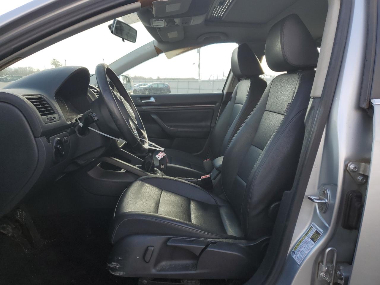 2010 Volkswagen Jetta - Image 7