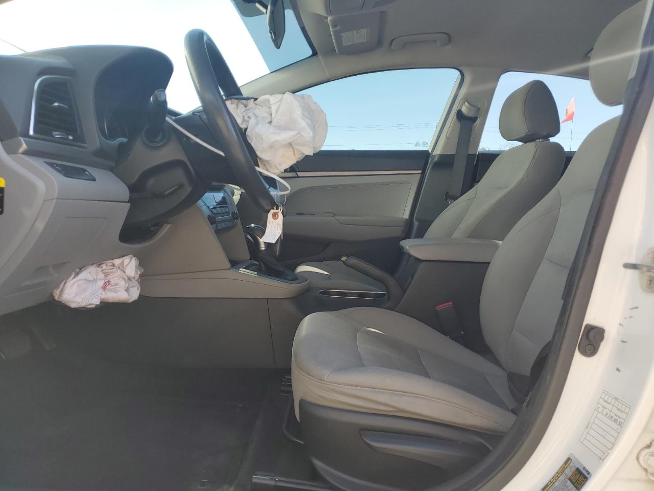 2017 Hyundai Elantra - Image 7