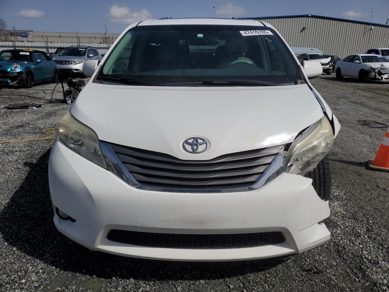 2013 Toyota Sienna - Image 5