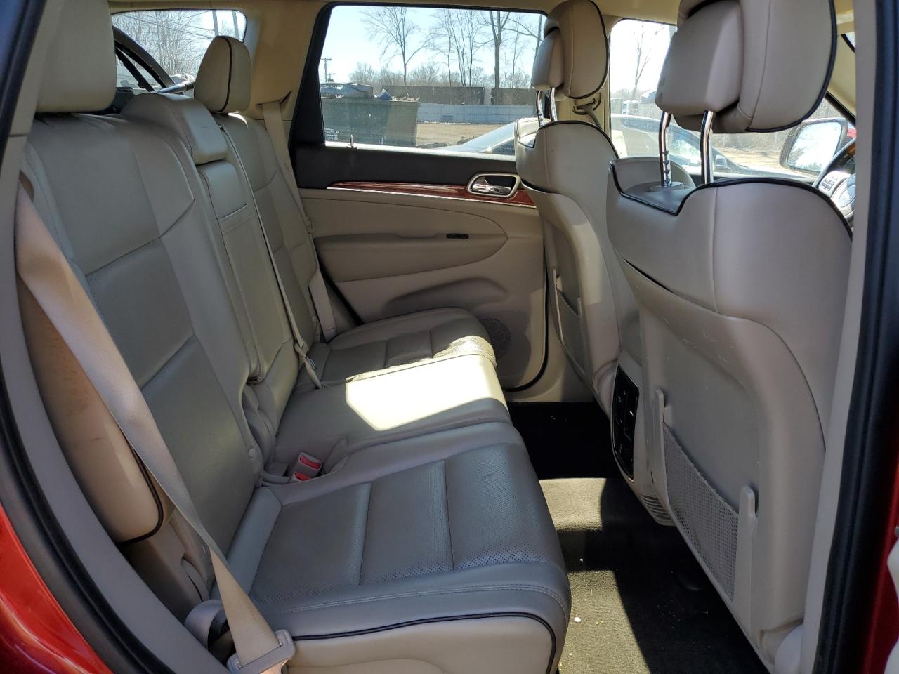 2011 Jeep Grand Cherokee - Image 12
