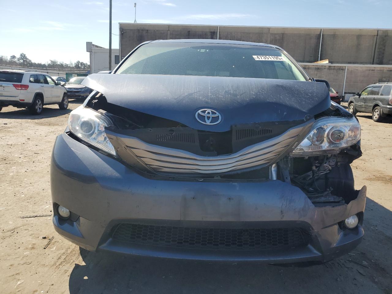 2017 Toyota Sienna - Image 5