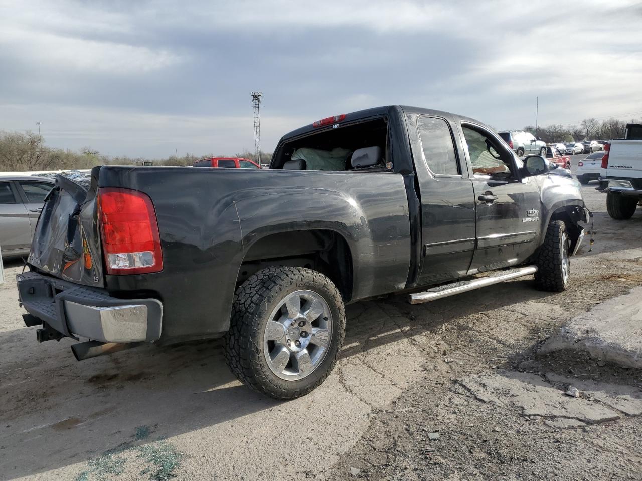 2011 GMC Sierra - Image 3