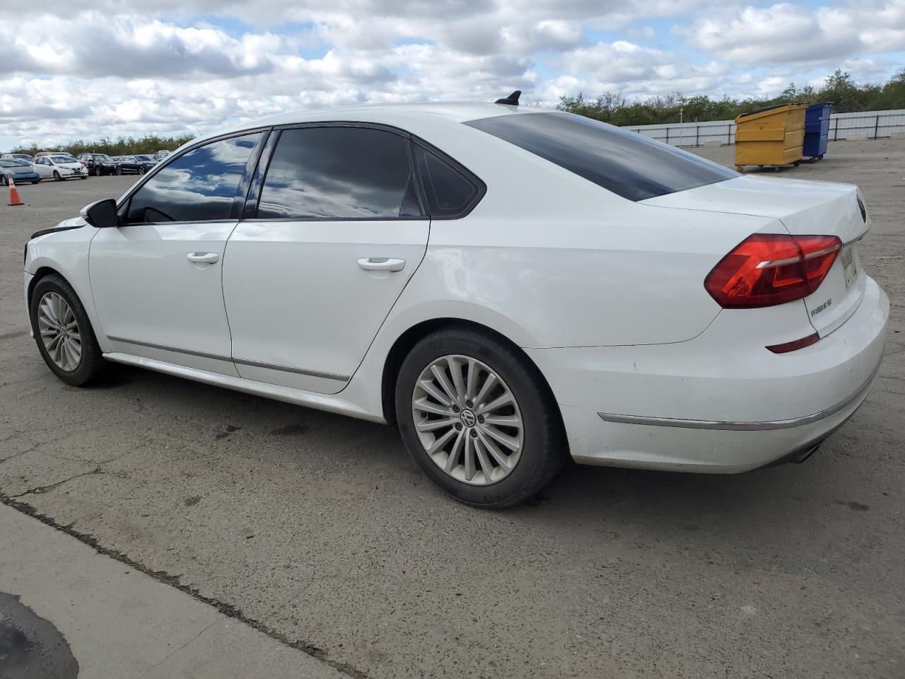 2016 Volkswagen Passat - Image 2
