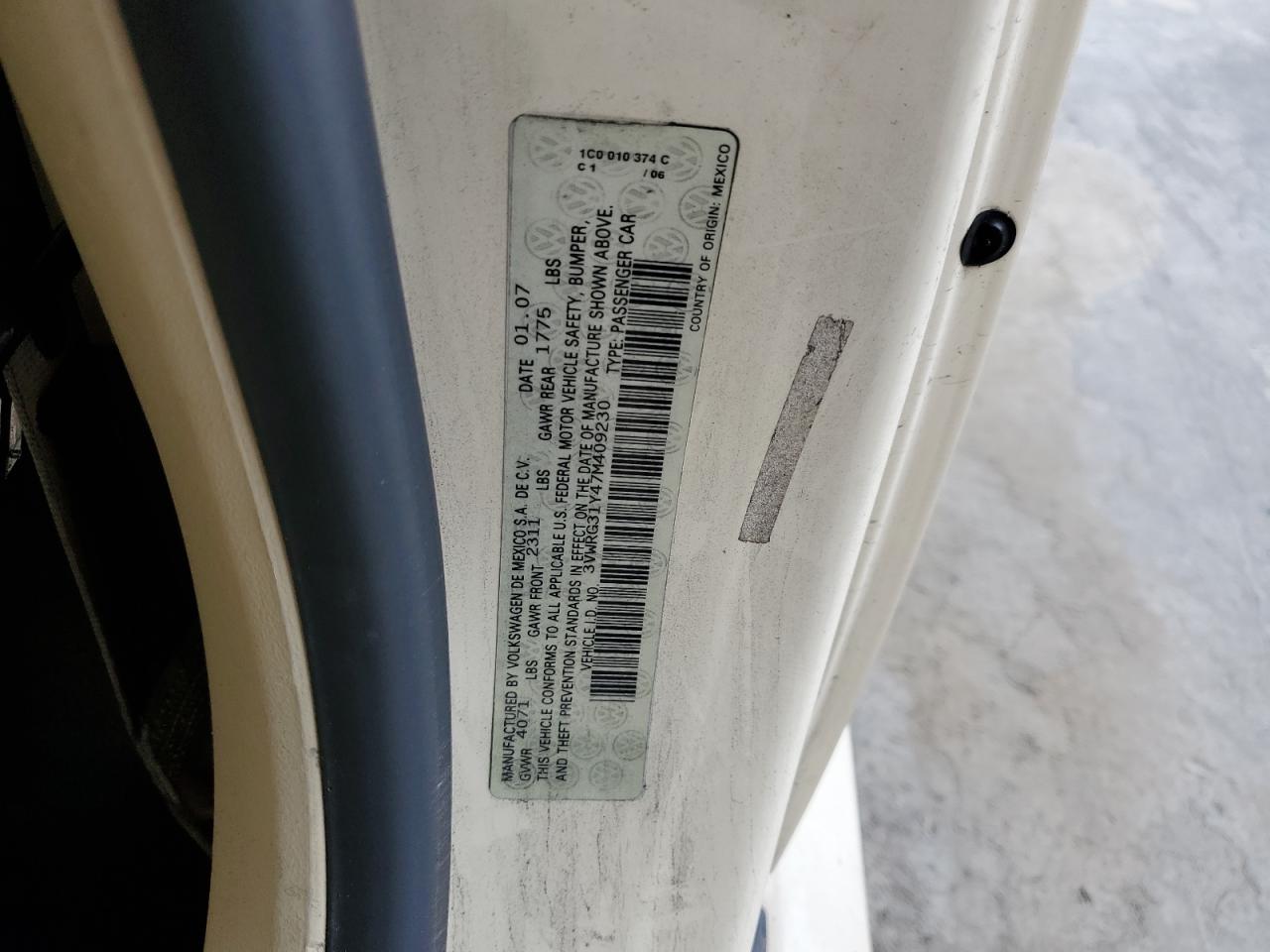 2007 Volkswagen Beetle - Image 12