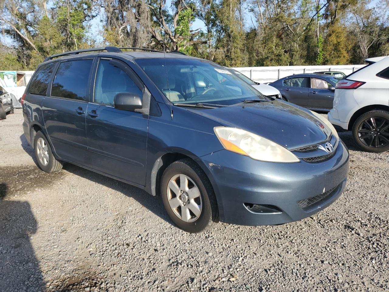 2010 Toyota Sienna - Image 4
