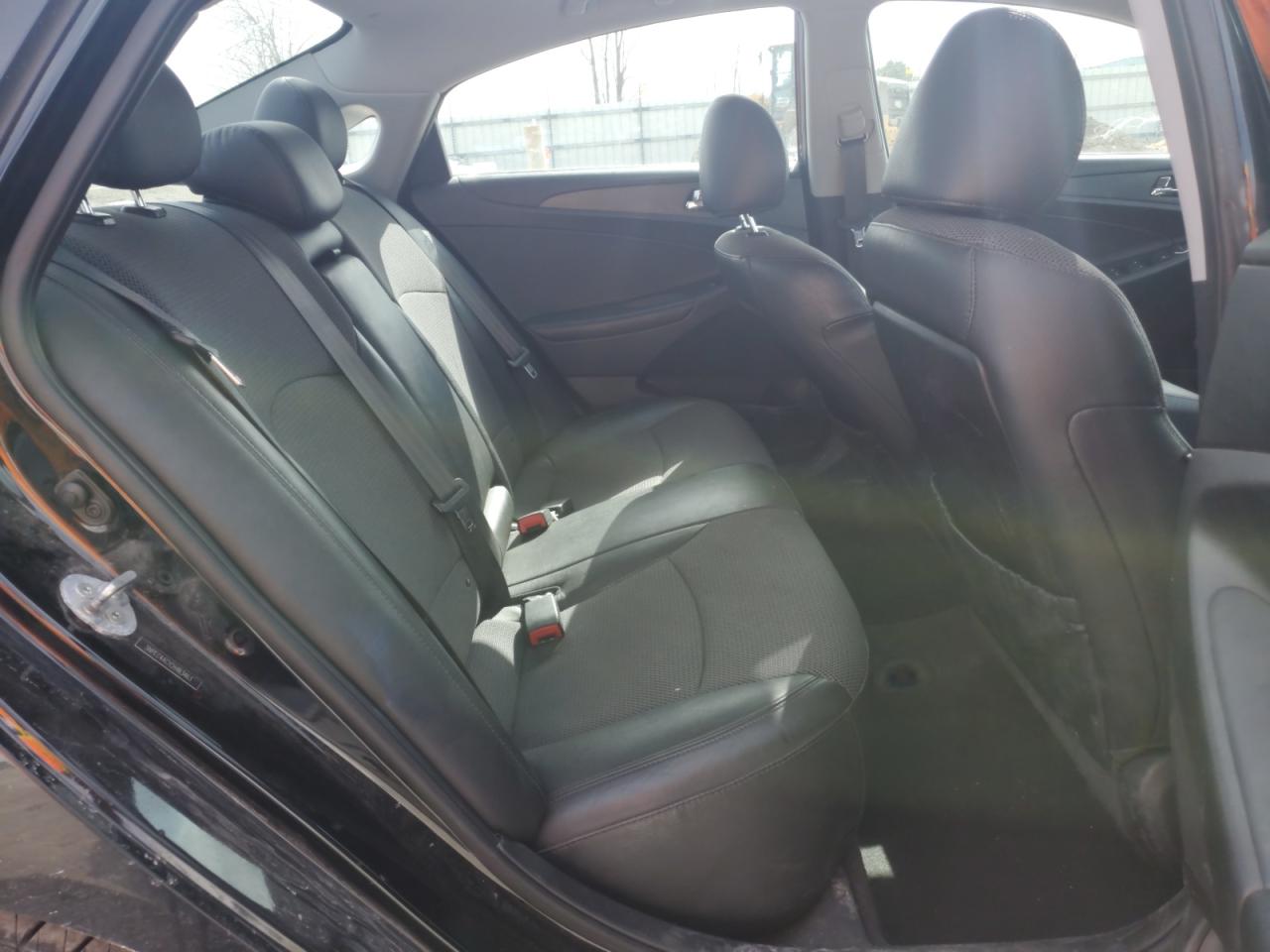 2012 Hyundai Sonata - Image 10