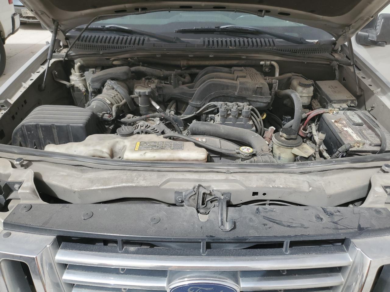 2010 Ford Explorer - Image 11