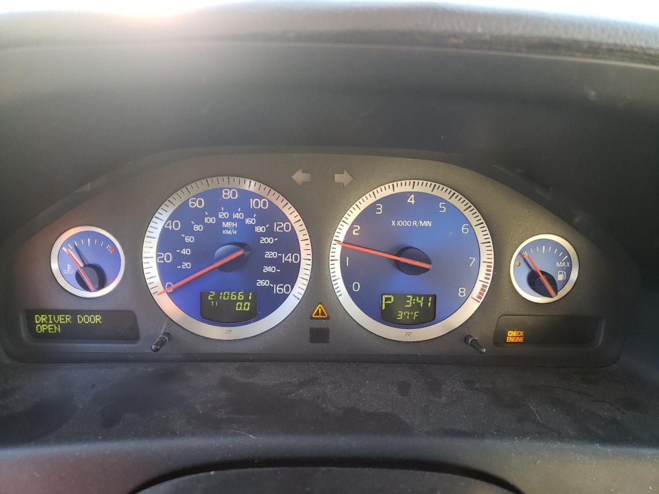 2005 Volvo V70 - Image 9