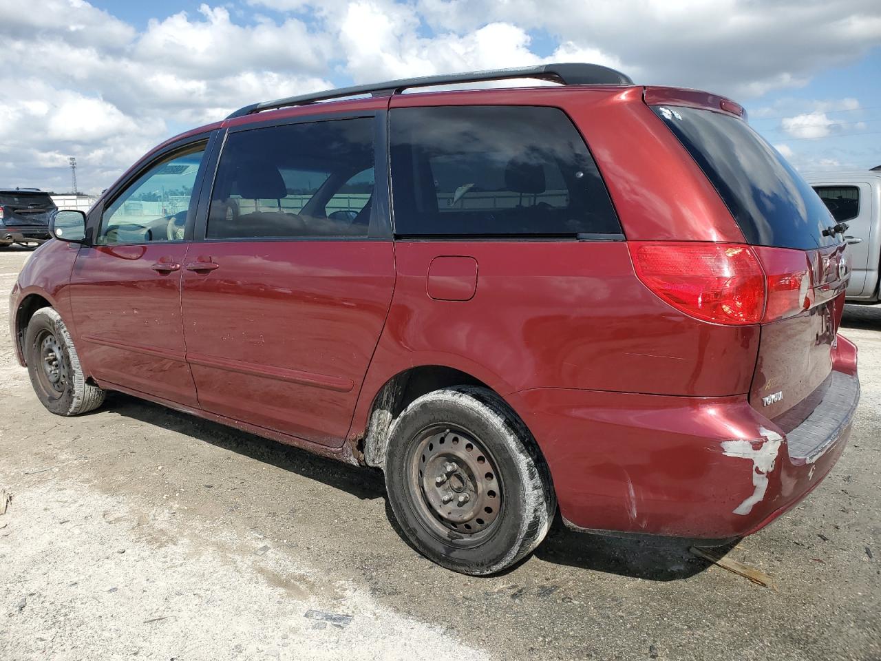 2006 Toyota Sienna - Image 2