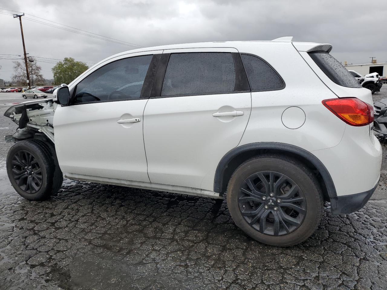 2017 Mitsubishi Outlander - Image 2