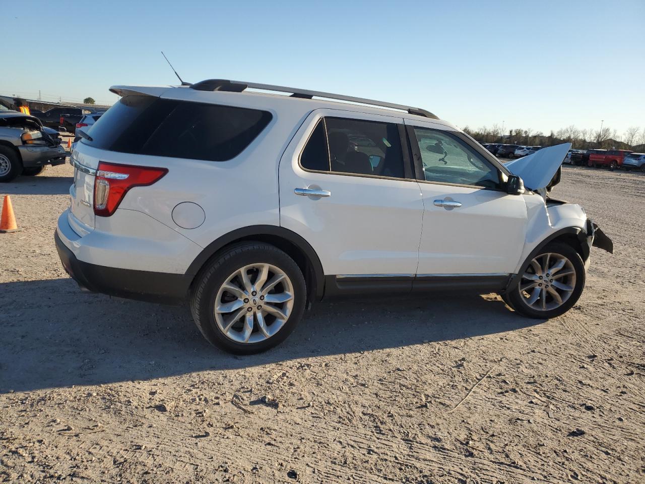 2014 Ford Explorer - Image 3
