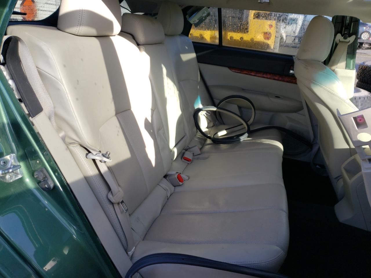 2011 Subaru Outback - Image 12