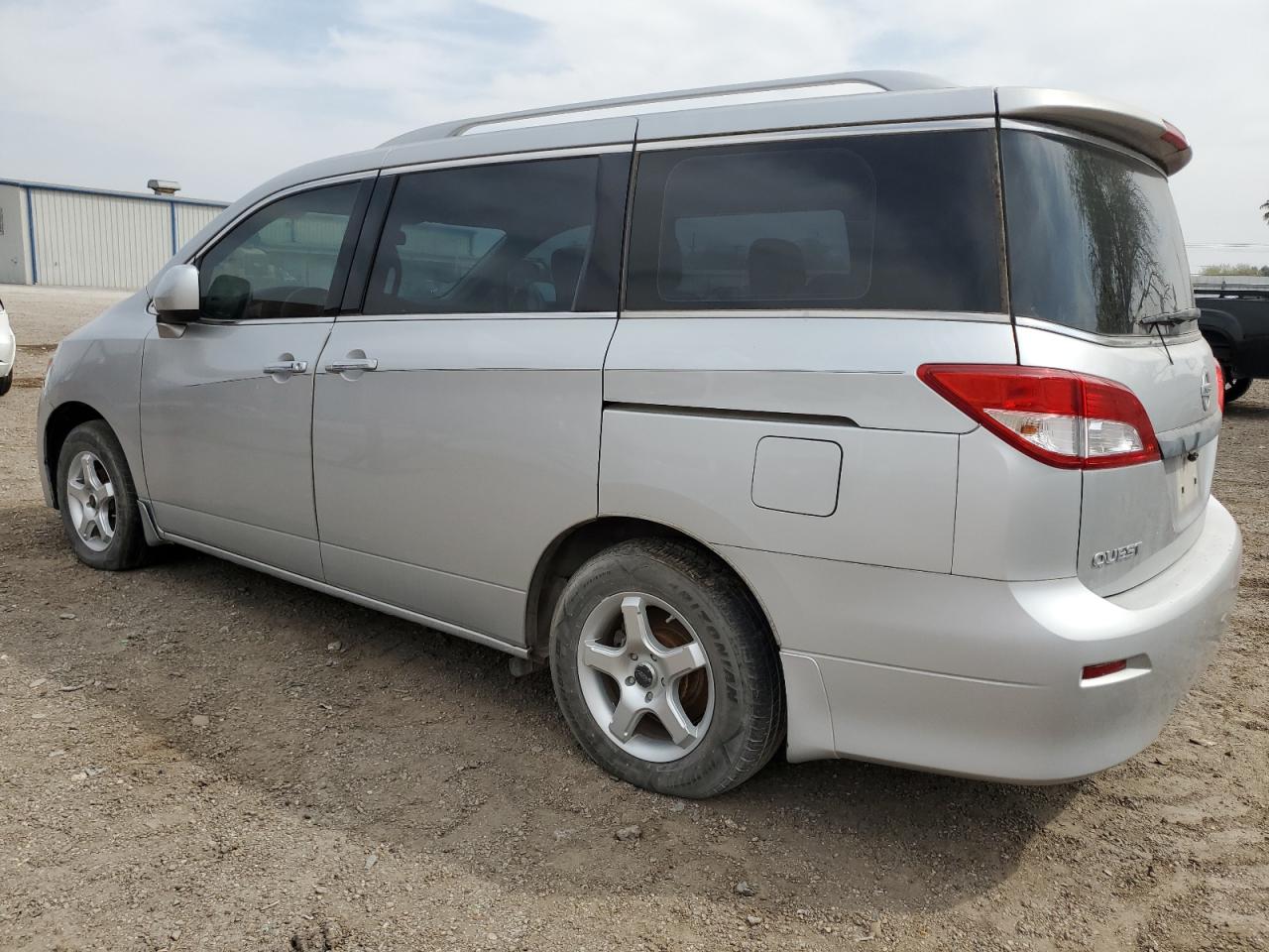 2014 Nissan Quest - Image 2