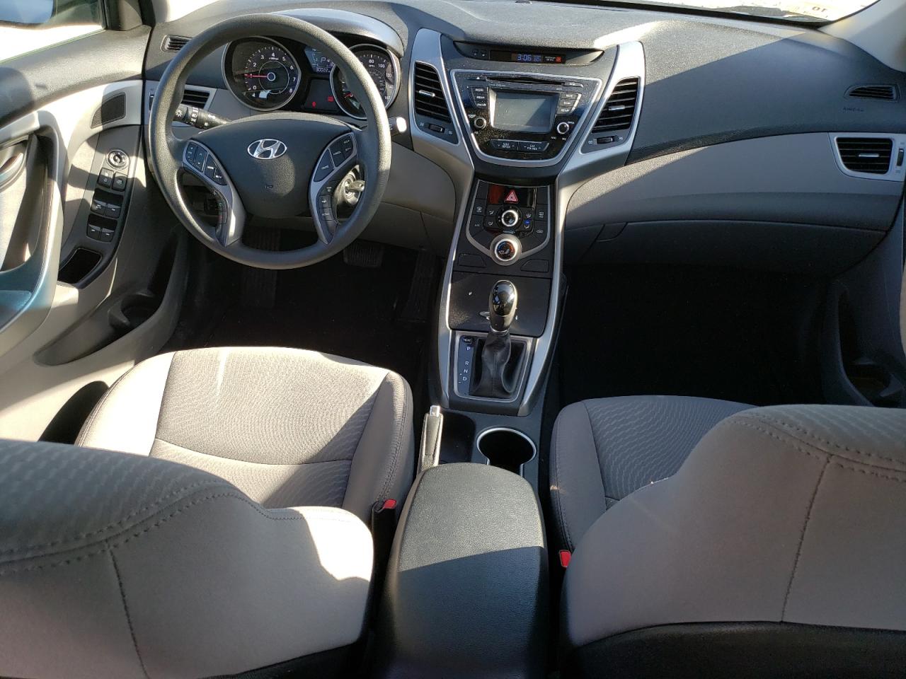 2015 Hyundai Elantra - Image 8