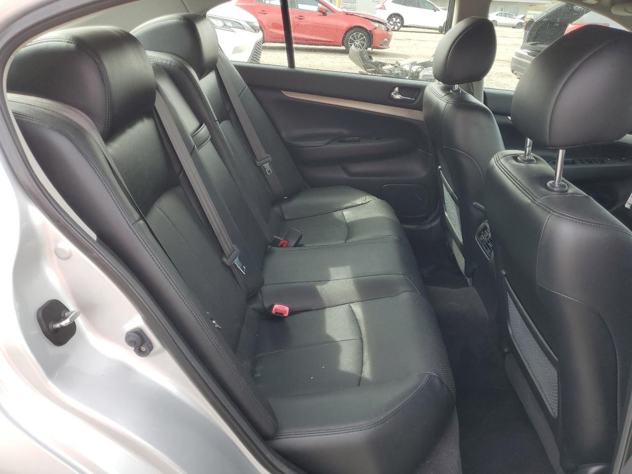 2013 Infiniti G - Image 10