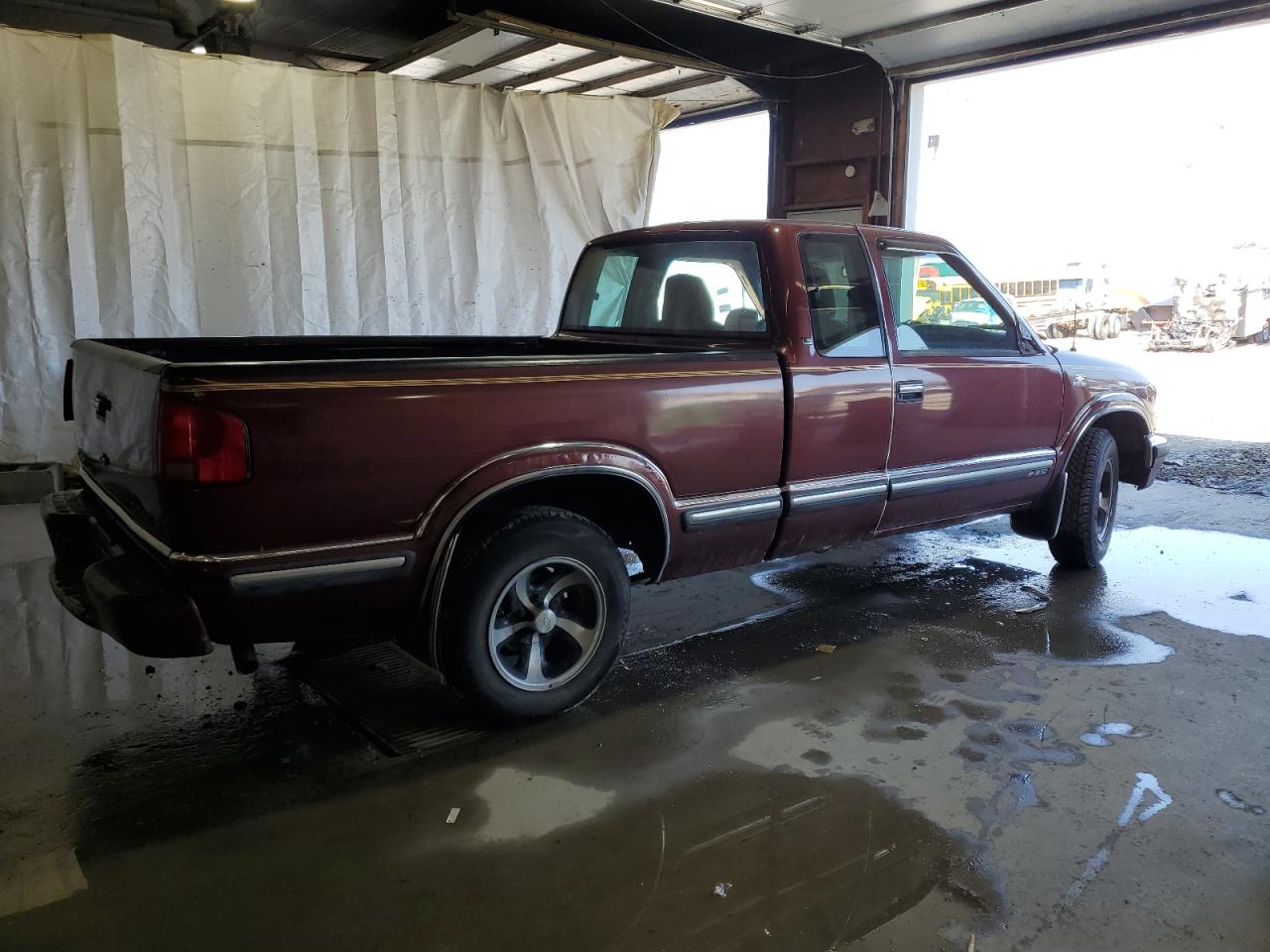 1998 Chevrolet S-10 Pickup - Image 3