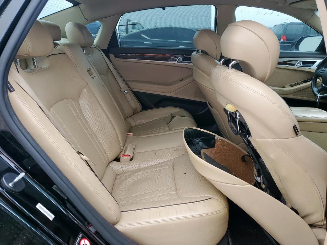 2015 Hyundai Genesis - Image 10