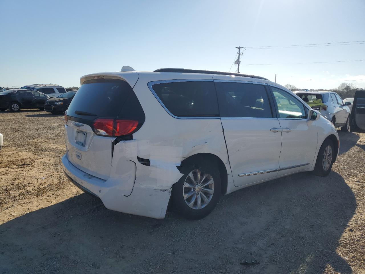 2017 Chrysler Pacifica - Image 3