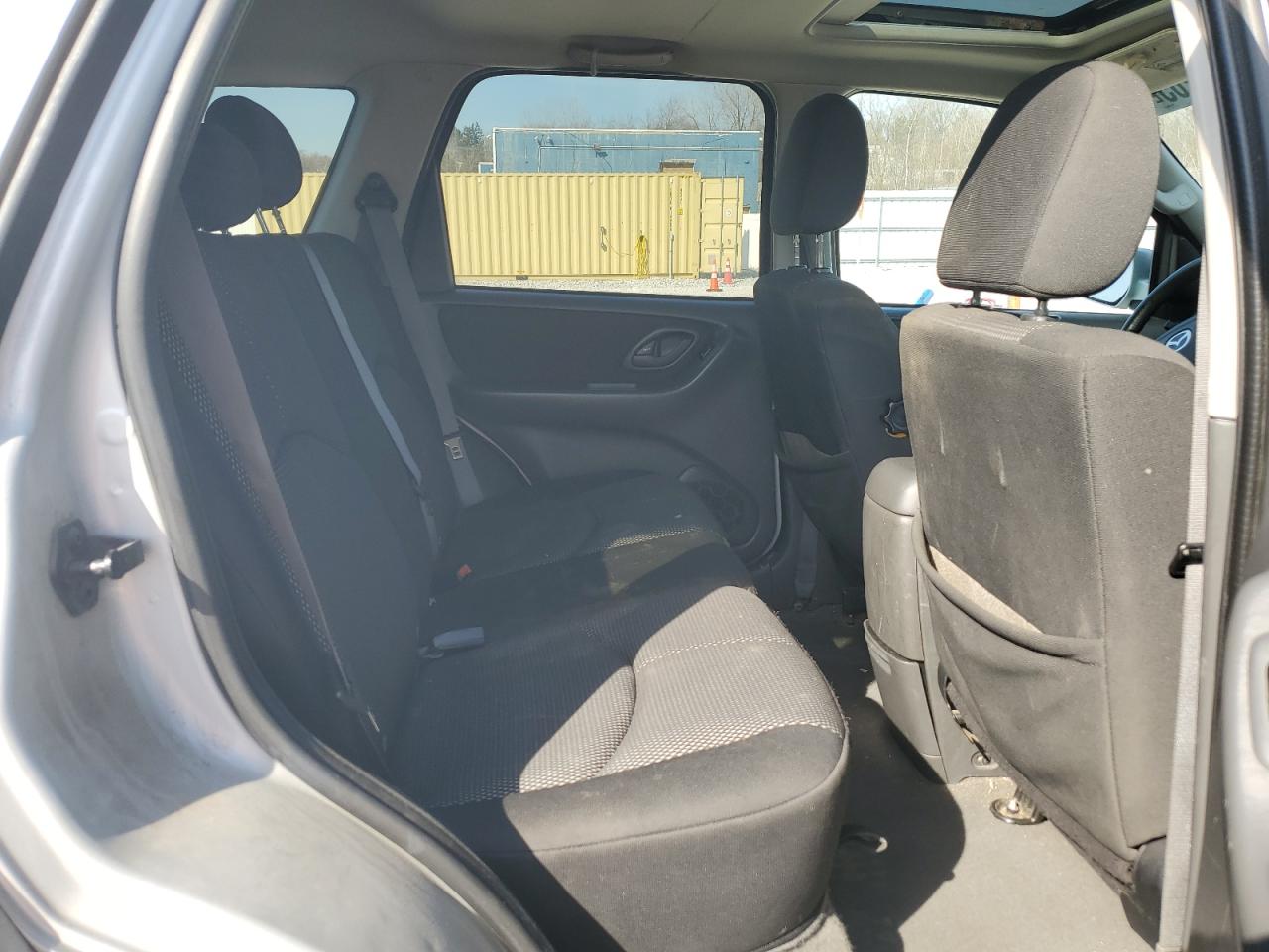 2005 Mazda Tribute - Image 11