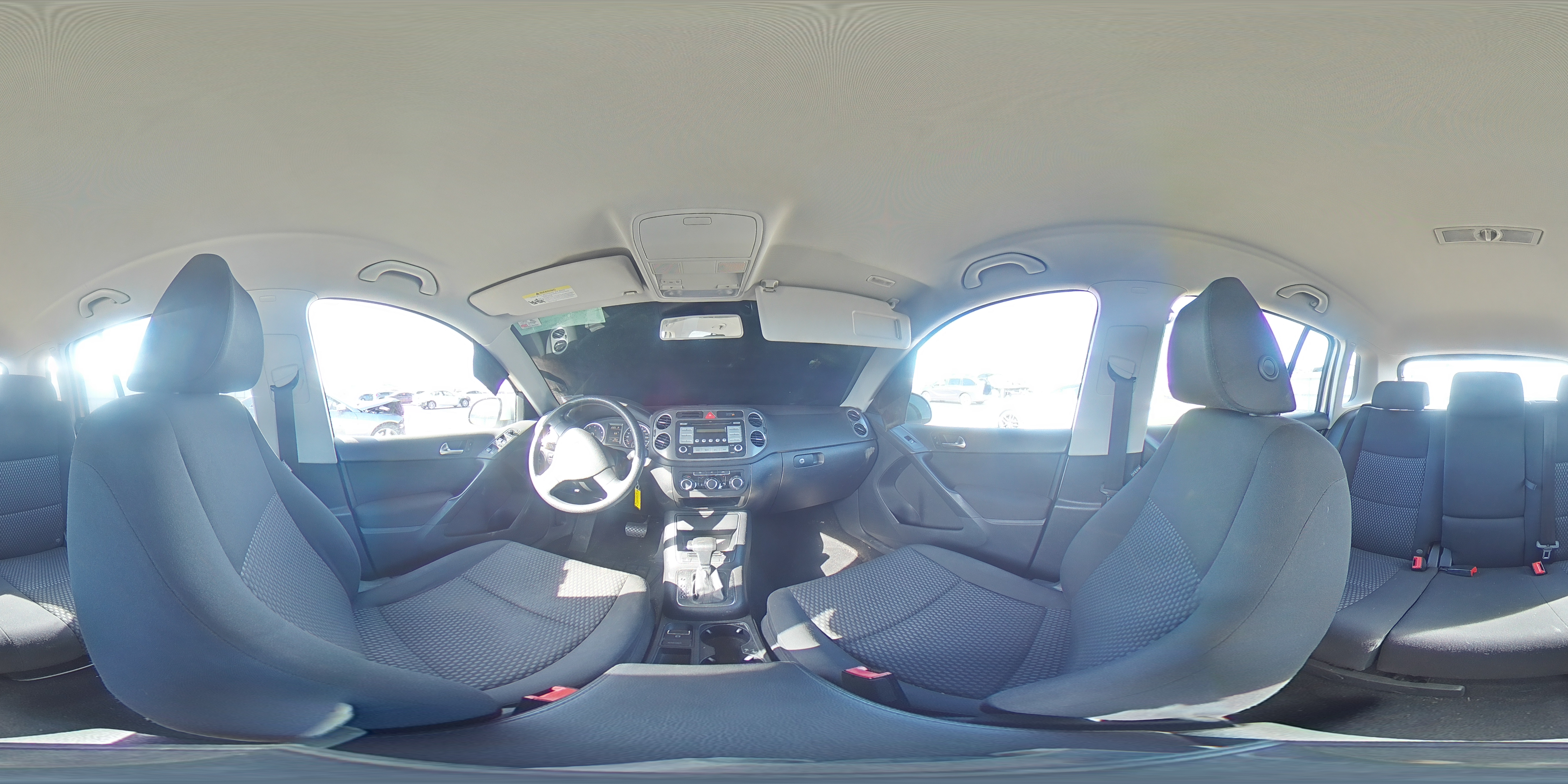 2010 Volkswagen Tiguan - Image 13