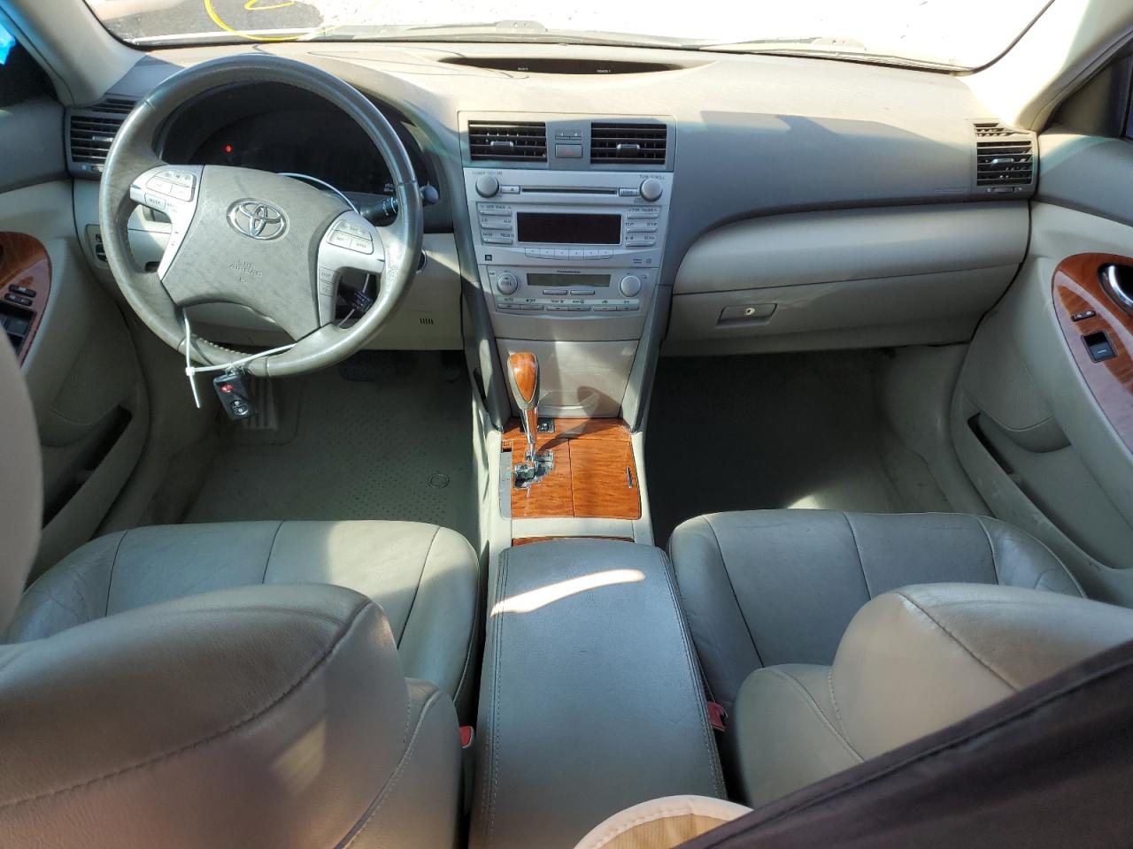 2010 Toyota Camry - Image 8