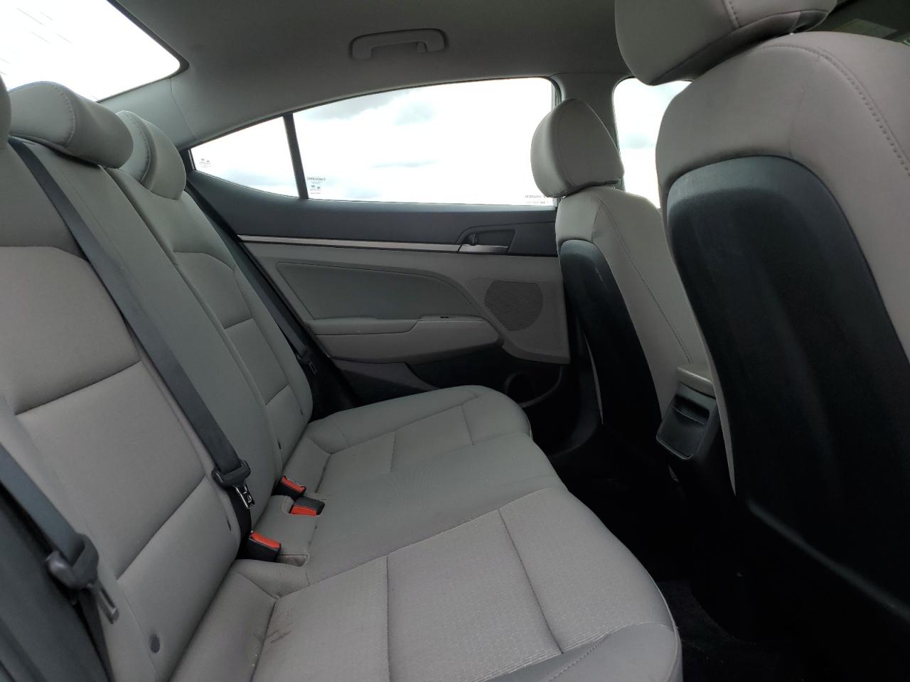 2018 Hyundai Elantra - Image 10