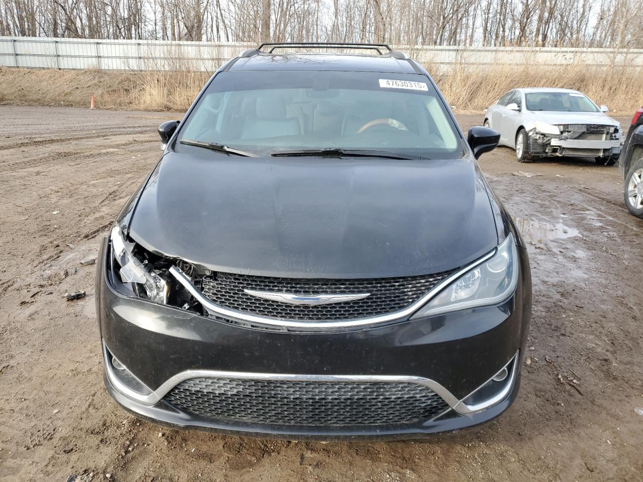 2017 Chrysler Pacifica - Image 5