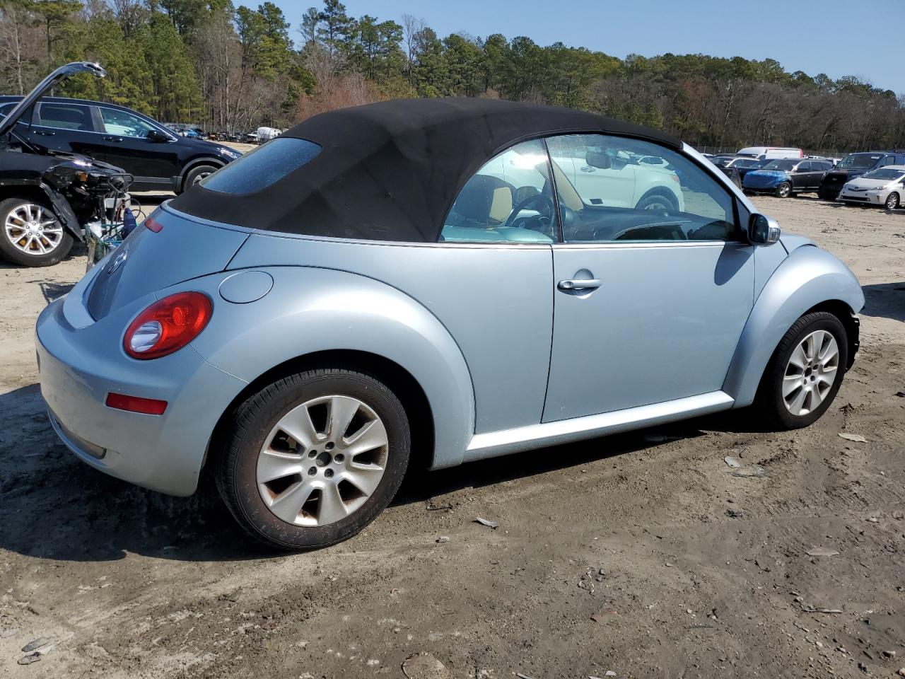 2010 Volkswagen Beetle - Image 3