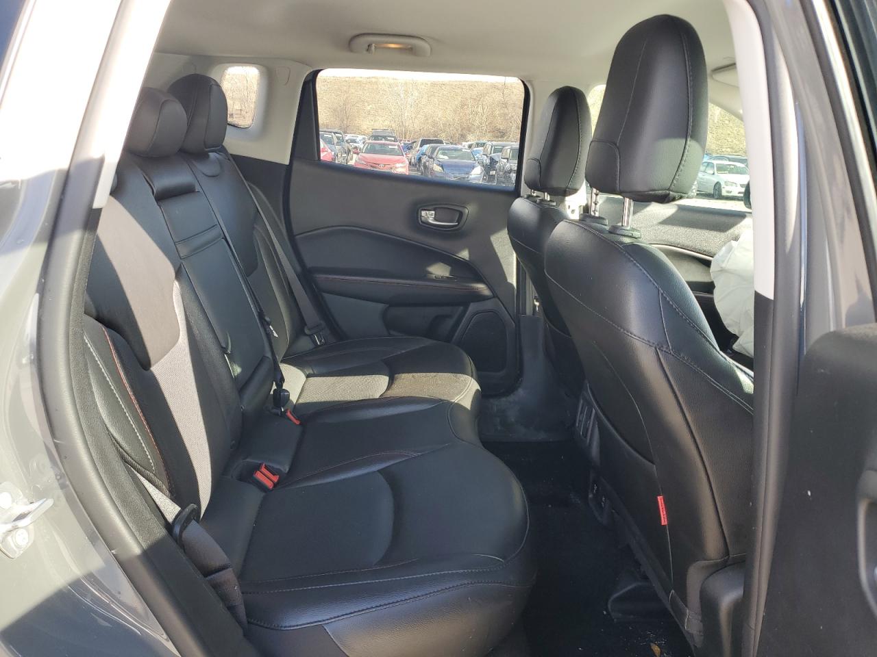 2020 Jeep Compass - Image 11