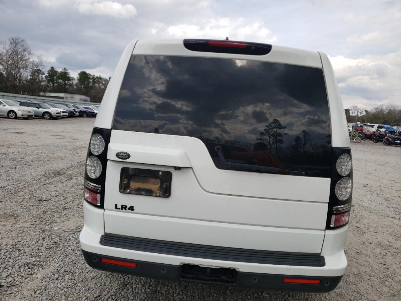 2016 Land Rover LR4 - Image 6