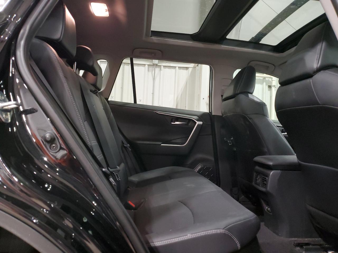 2021 Toyota RAV 4 - Image 11