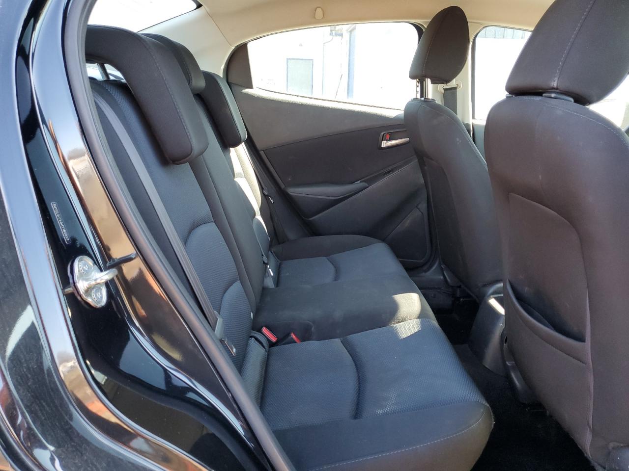 2017 Toyota Yaris - Image 10