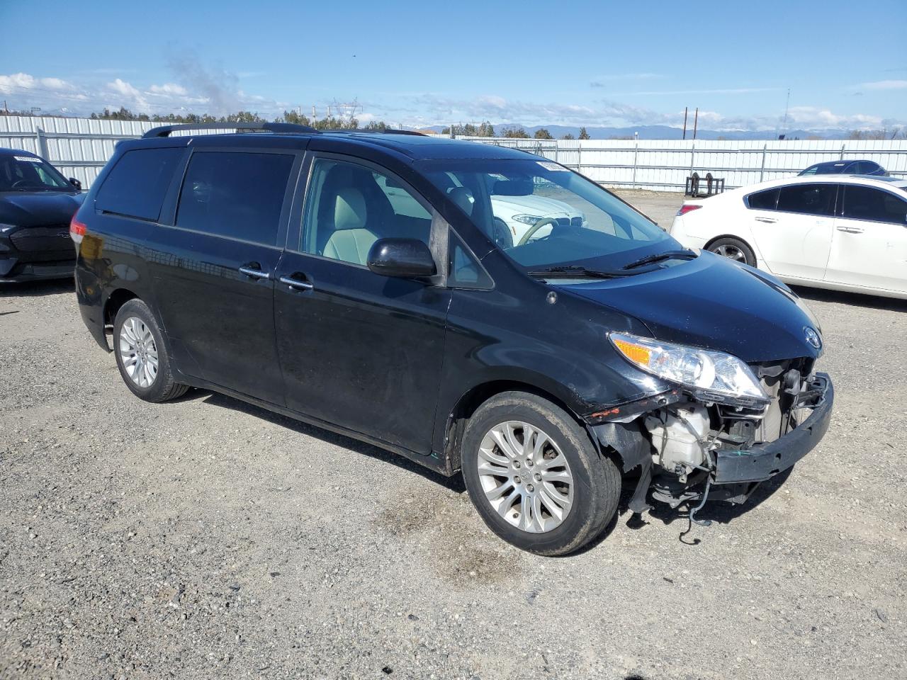 2013 Toyota Sienna - Image 4