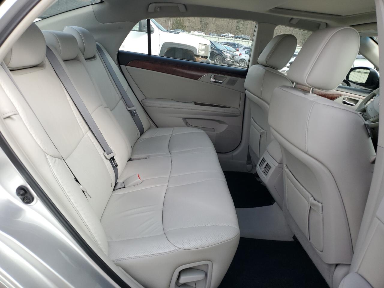 2011 Toyota Avalon - Image 10